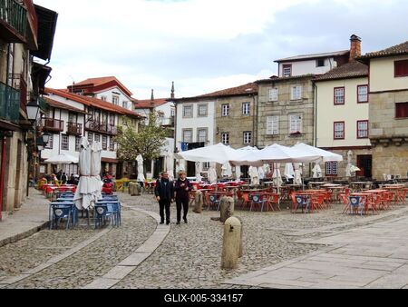 Guimarães - Largo da Oliveira Main Square - Portugal-stock-foto