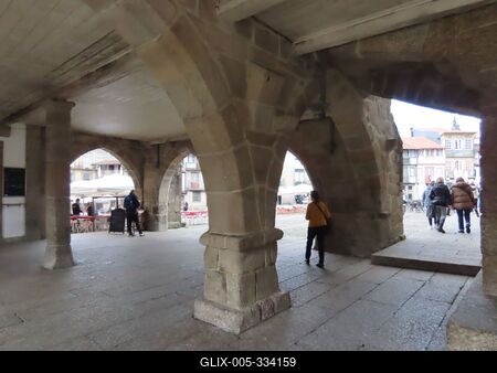 The base of the 14th-century Guimarães Town Hall - Portugal-stock-foto