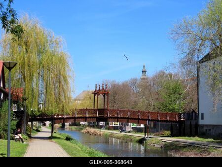 Jászberény - Wooden bridge over the Zagyva channel - Hungary-stock-foto