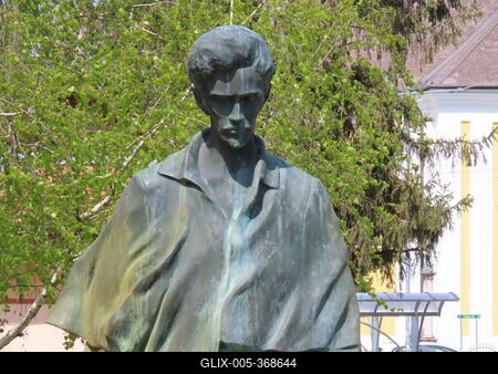 Statue of Great Hungarian Poet Petőfi Sándor - Jászalsószentgyörgy-stock-foto