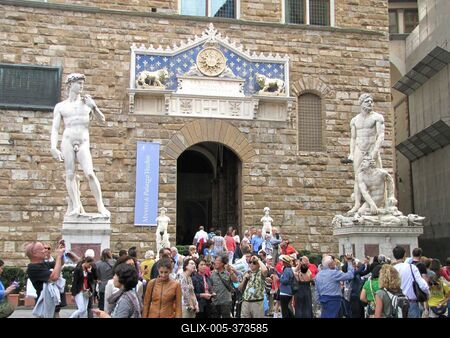 Firenze - Florence - Piazza della Signoria - Tourists - David-stock-foto