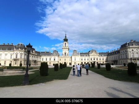 The park side of Festetics Castle - Hungary-stock-foto