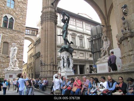Florence - Tourists at Loggia dei Lanzi - Statues-stock-foto