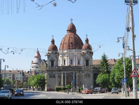 T?rgu Mures (Marosv?s?rhely), 11 May 2017The Annunciation orthodox Church in Victory Square.Az Angyali ?dv?zlet ortodox templom a Gy?zelem t?ren.-stock-foto