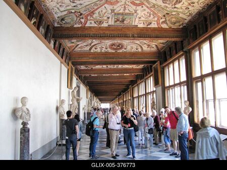 The first corridor of the Uffizi Gallery with tourists - Florence-stock-foto