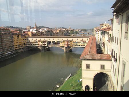 Florence - Arno River - Ponte Vecchio - Uffizi Gallery-stock-foto