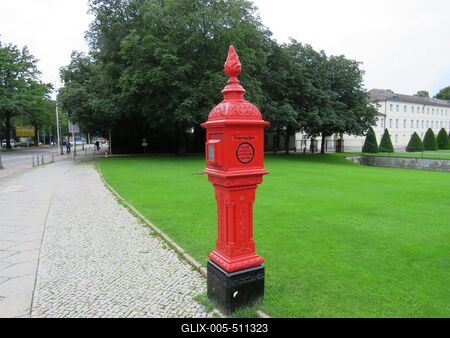 Berlin, 20 June 2017Fireplug at the Bellevue Palace, the official residence of the President of Germany.T?zolt?csap a Bellevue palot?n?l, a n?met ?llamf? hivatal?n?l.-stock-foto