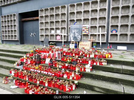 Berlin, 30 June 2017Candles and lampions on the Zoologischer Garten Square to commemorate the victims of the Terrorism of the Breitscheidplatz Square of 19 December 2016.M?csesek a Zoologischer Garten t?ren a 2016. december 19-i Breitscheidplatz t?ri terrormer?nylet ?ldozatainak eml?k?re.-stock-foto