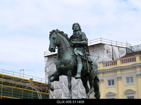 Berlin, 1 July 2017The equestrian statue of the Great Elector Friedrich Wilhelm I at the Charlottenburg Palace.Frigyes Vilmos v?laszt?fejedelem lovas szobra a Charlottenburg palota udvar?ban. 1697-ben alkott?k Andreas Schl?ter tervei szerint.-stock-foto
