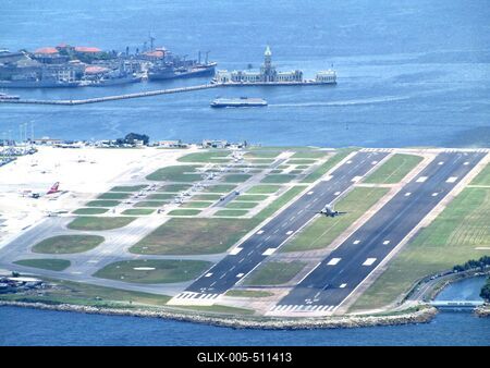 Rio dde Janeiro, 25 January 2018Santos Dumont Airport in Guanabara Bay. From the runway an Aircraft is taking up.A Santos Dumont rep?l?t?r a Guanabara ?b?lben. A kifut?p?ly?r?l g?pmad?r emelkedik a magasba.-stock-foto
