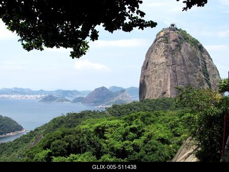 Rio de Janeiro, 25 January 2018The Sugar Glass Hill (Pao de Acucar), underneath the Guanabara Bay.A Cukors?veg (Pao de Acucar) hegy, alatta balra a Guanabara ?b?l.-stock-foto