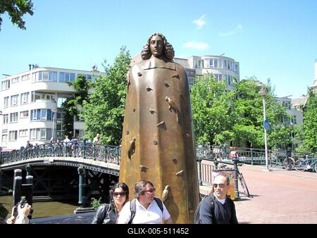 Spinoza - Philosopher's Statue in Amsterdam-stock-foto