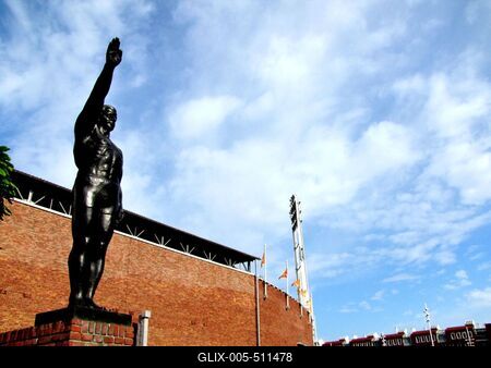 Amsterdam - Olympic Stadium with nazi flare Athlete statue-stock-foto