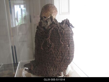 Rio de Janeiro, 25 January 2012. Aymara mummy from Titicaca. The 30-40-year-old man's ponytail body originates from the age before the discovery of America.A Titicaca vid?kr?l sz?rmaz? Aymara m?mia. A 30-40 ?v k?r?li f?rfi h?gcs?ba font teste az Amerika felfedez?se el?tti korb?l sz?rmazik.-stock-foto