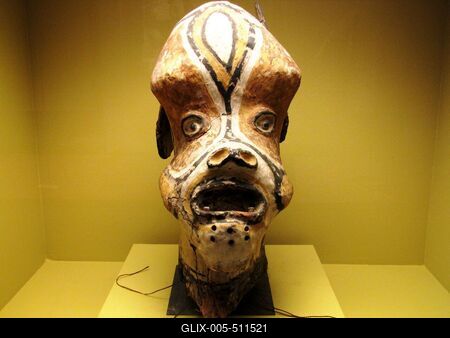 Rio de Janeiro, 25 January  2012.Tikuna mask. It was used on daughter's request. From the collection of the National Museum of Brasil.Tikuna maszk. Le?nyk?r?skor haszn?lt?k. A nemzeti m?zeum gy?jtem?ny?b?l.-stock-foto