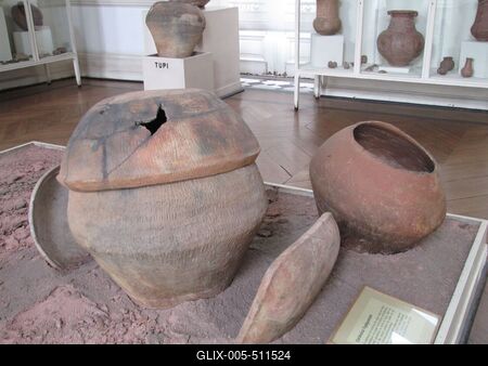 Rio de Janeiro, 25 January 2012.Tupiguarani dead urn from the pre-history era. It can be seen in the Brazilian National Museum.Tupiguarani halottas urna a t?rt?nelem el?tti korb?l. A brazil nemzeti m?zeumban l?that?.-stock-foto
