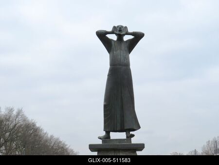 Berlin, 24 March 2018Sculpture "Der Rufer" on the Street 17 Juni. The Cry for Freedom.A "Der Rufer" szobor a Strasse 17 Juni sug?r?ton, a Brandenburg kapu m?g?tt.  Ki?lt?s a szabads?g?rt. Gerhard Marcks m?ve 1966-b?l.-stock-foto