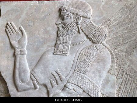 Berlin, 23 March 2018Relief of an assyrian palace. It shows King Ashurnasirpal II (883-859 BC) in a cultic function.Assz?r palota domborm?ve. II. Asurnaszirpal kir?lyt (Krisztus el?tt 883-859) ?br?zolja  kultikus k?nt?sben.-stock-foto