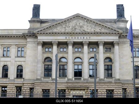 Berlin, 24 March 2018The Bundesrat, the legislative body that represents the sixteen L?nder (federated states) of Germany at the national level.A Bundestag, a n?met t?rv?nyhoz?s int?zm?nye, amely a 16 sz?vets?gi ?llam megjelen?t?s?re hivatott.-stock-foto