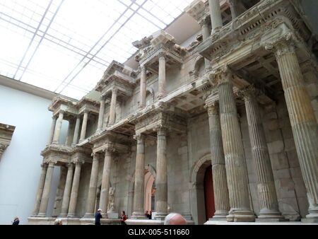 Berlin, 23 March 2018The marble Market Gate of Miletus built in 100 AD.A mil?toszi piac m?rv?ny kapu?p?tm?nye. Krisztus ut?n (id?sz?m?t?sunk szerint) 100-b?l sz?rmazik.-stock-foto