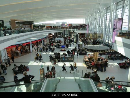 Budapest, 22 Marcg 2018The Passenger Hall of the Liszt Ferenc (Ferihegy) Airport.A Liszt Ferenc (Ferihegyi) rep?l?t?r utascsarnoka.-stock-foto