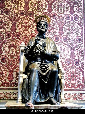 Rome - St. Peter statue - St. Peter's Basilica - Vatican-stock-foto