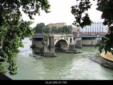 Rome - Broken bridge - Tevere river-stock-foto