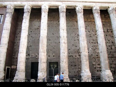 Rome - Hadrian's Church - Hadrianeum-stock-foto