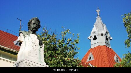 Ngykőrös - Arany János School - Bust of Arany-stock-foto