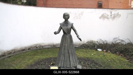 Szendrei Júlis - Statue - Wife of Petőfi Sándor - Kiskőrös - Hungary-stock-foto