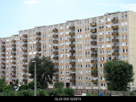 Budapest, 6 August 2016Panel residential homes at the Pest side of ?rp?d Bridge.Panel lak?h?zak az ?rp?d-h?d pesti h?df?j?n?l.-stock-foto