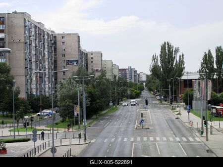Budapest, 6 August 2016City view of the N?pf?rd? street, near ?rp?d Bridge.A N?pf?rd? utca szakasza az ?rp?d-h?dn?l.-stock-foto