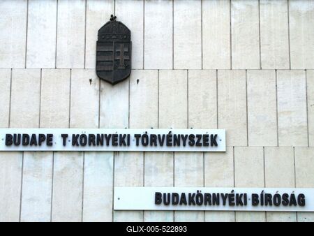 Budapest, 6 August 2016Appointment of the Budapest District Court and Budak?rny?k Court.A Budapest K?rny?ki T?rv?nysz?k ?s a Budak?rny?ki B?r?s?g n?vfelirata XIV. ker. Th?k?ly ?t 97-101. sz. alatti ?p?let?nek bej?rat?ban.-stock-foto