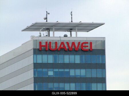 Budapest, 6 August 2016The company name of the China Huawei Information and Communication Technology supplier in the office building on the facade of the Duna Tower.A k?nai Huawei inform?ci?s ?s kommunik?ci?s technol?giai sz?ll?t? c?gneve iroda?p?let?n, a Duna Tower toronyh?z homlokzat?n, a. XIII. ker. N?pf?rd? u. 22. sz. alatti ?p?leten.-stock-foto