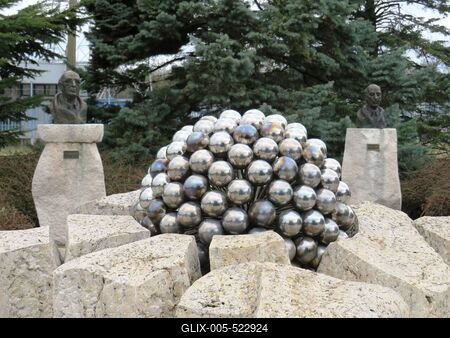 Paks, 19 March2017The Paks nuclear power plant lsculpture park with the statues of great Hungarian scientists.A paksi atomer?m? szoborparkja nagy magyar tud?sok szobraival.-stock-foto