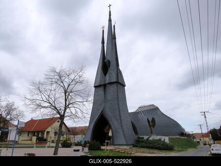 Paks, 19 March2017The Holy Spirit Church. Based on Imre Makovecz plans it was built in 1990.A Szentl?lek templom. Makovecz Imre tervei alapj?n 1990-ben ?p?lt fel.-stock-foto