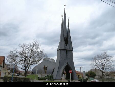 Paks, 19 March2017The Holy Spirit Church. Based on Imre Makovecz plans it was built in 1990.A Szentl?lek templom. Makovecz Imre tervei alapj?n 1990-ben ?p?lt fel.-stock-foto