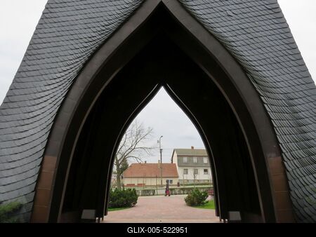 Paks, 19 March2017The Holy Spirit Church. Based on Imre Makovecz plans it was built in 1990.A Szentl?lek templom. Makovecz Imre tervei alapj?n 1990-ben ?p?lt fel.-stock-foto