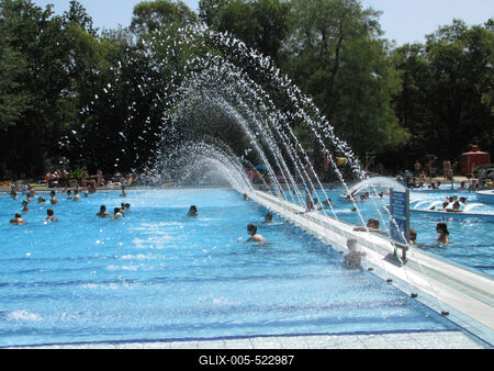 Budapest (Margitsziget),  4 August 2013Beachers at the Palatinus Beach in Margaeret Island.Strandol?k a k?nikul?ban a margitszigeti Palatinus strandon.-stock-foto