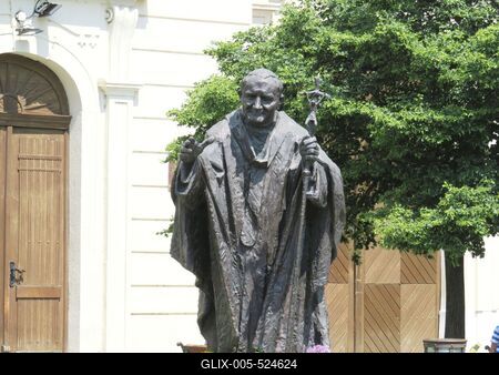 Trnava (Nagyszombat), 27 May 2018Statue of Pope John Paul II before the Cathedral of St. John the Baptist in University Square.II. J?nos P?l p?pa szobra a Keresztel? Szent J?nos katedr?lis el?tt, az Egyetem t?ren. Anton G?brik 2005-ben k?sz?lt alkot?sa.-stock-foto