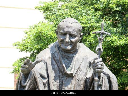Trnava (Nagyszombat), 27 May 2018Statue of Pope John Paul II before the Cathedral of St. John the Baptist in University Square.II. J?nos P?l p?pa szobra a Keresztel? Szent J?nos katedr?lis el?tt, az Egyetem t?ren. Anton G?brik 2005-ben k?sz?lt alkot?sa.-stock-foto