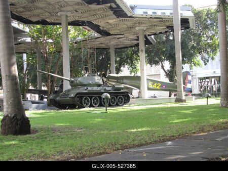 Havana, 26 January 2015The Granma Memorial. Open air exposition of the Cuban Revolution (1959) War tools.A Granma eml?khely. Az 1959. ?vi kubai forradalom harci eszk?zeit felvonultat? szabadt?ri ki?ll?t?s.-stock-foto