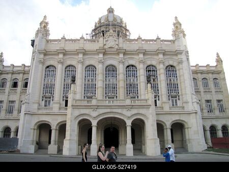 Havana, 26 January 2015The Museum of the Cuban Revolution in Havana. Onetime the building of the president of the Republic.A Forradalom M?zeum?nak (Museo de la Revoluci?n) ?p?lete. A palota egykor a k?zt?rsas?gi eln?k hivatal volt.-stock-foto