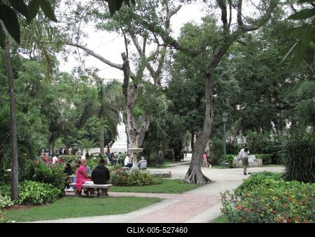Havana, 25 January 2015The Plaza el Cristo square park.A Plaza del Cristo t?r pihen? parkja.-stock-foto