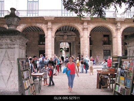 Havana, 25 January 2015The General Captains Palace (Palacio de los Capitanes Generales) in Old Havana's main square, the Plaza de Armas.A F?kapit?nyok Palot?ja (Palacio de los Capitanes Generales) Havanna ?v?ros?nak f?ter?n, a Plaza de Armas-on. 1791-ben ?p?lt fel. Kezdetben a korm?nyz?s?g, majd 1920-t?l a k?zt?rsas?gi eln?ks?g sz?khelye volt. Jelenleg Havanna helyt?rt?neti m?zeum?nak ad otthont.-stock-foto