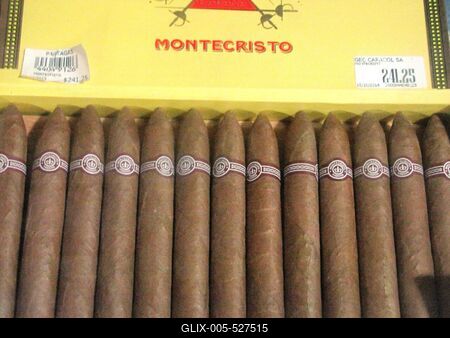 Havana, 25 January 2015Supply of worldwide famous cuban Cigars in the Partagas former factory cigar shop.Szivarf?l?k a Partagas vil?gh?r? kubai szivar- ?s doh?nygy?r egykori ?p?let?nek boltj?ban. Az ?p?let  ipari m?zeumnak ad otthont, ?s szivar?zlet m?k?dik benne.-stock-foto