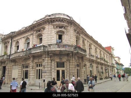 Havana, 25 January 2015Dilapidated house in downtown Havana's old town.Rozoga belv?rosi lak?h?z Havnna ?v?ros?ban a Calle Tacon ?s az O' Reilly utca sark?n.-stock-foto
