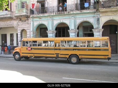 Havana, 26 January 2015School bus.Iskolabusz a belv?rosban.-stock-foto