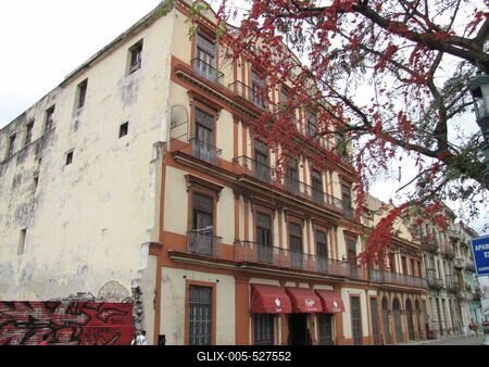 Havana, 25 January 2015The world-famous Cuban Partagas cigar and tobacco former factory. Now industrial museum and cigar shop.A Partagas vil?gh?r? kubai szivar- ?s doh?nygy?r egykori ?p?lete Havann?ban. Jelenleg ipari m?zeum, ?s szivar?zlet.-stock-foto