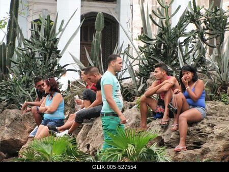 Havana, 25 January 2015Young people in a City Park.Kubai fiatalok egy v?rosi parkban.-stock-foto